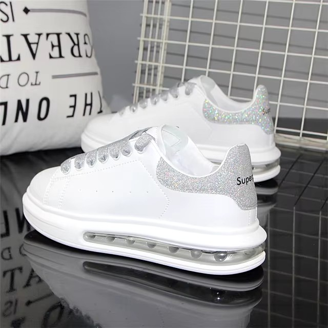 Chic White Sports Sneakers