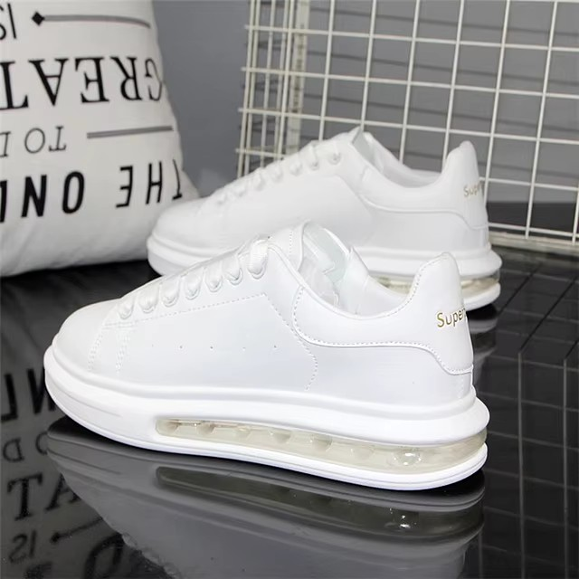 Chic White Sports Sneakers